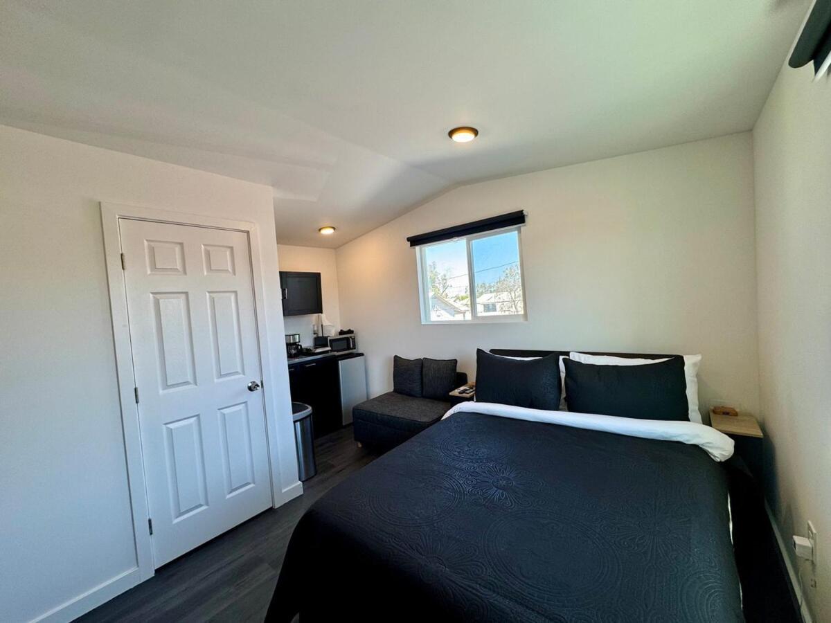 Your Downtown Cozy Studio With Backyard Unit C フェニックス エクステリア 写真