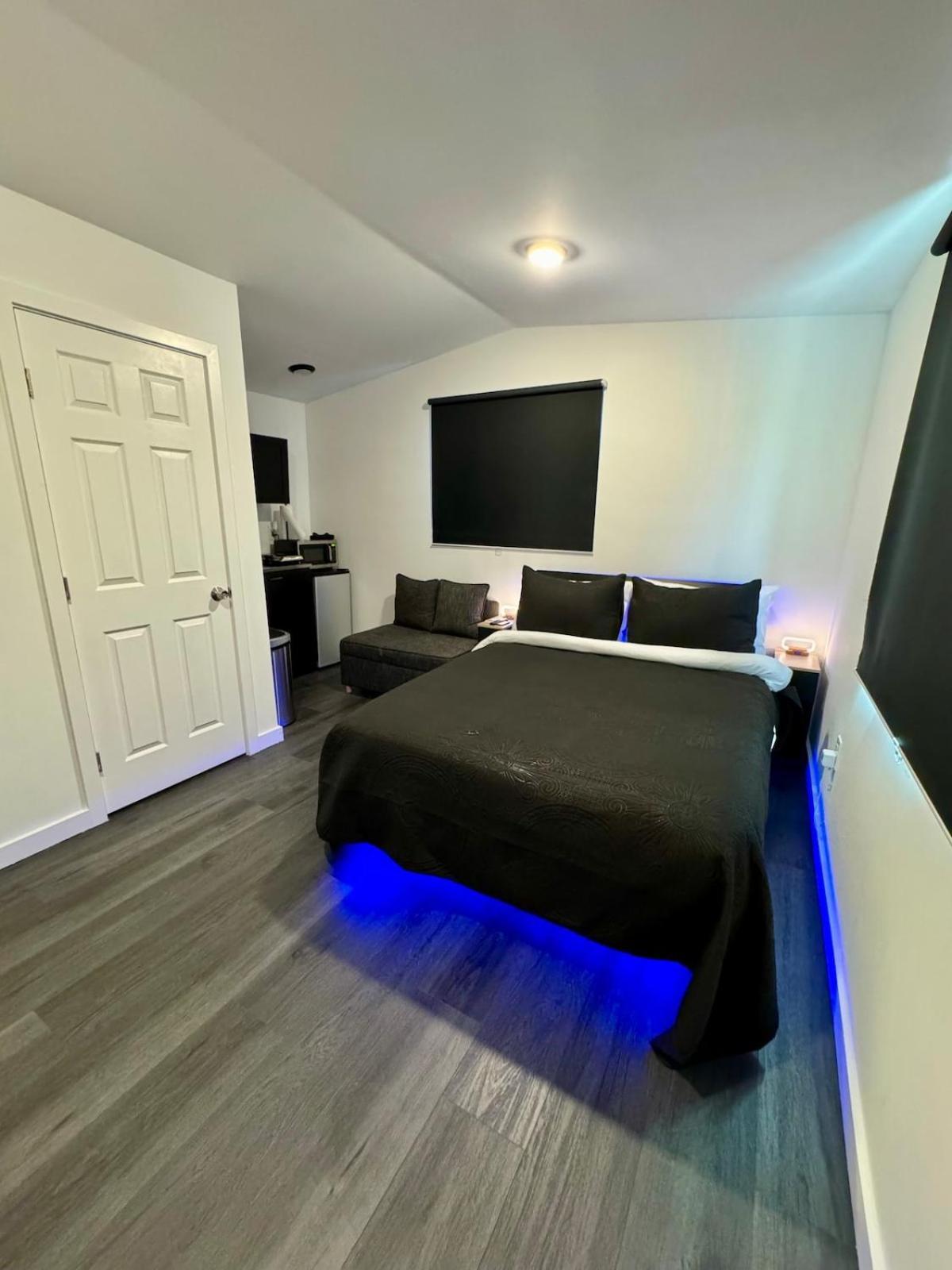 Your Downtown Cozy Studio With Backyard Unit C フェニックス エクステリア 写真