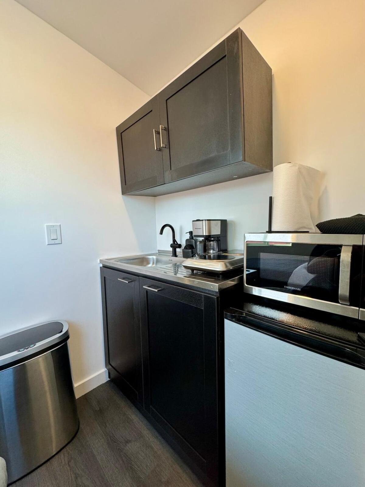 Your Downtown Cozy Studio With Backyard Unit C フェニックス エクステリア 写真